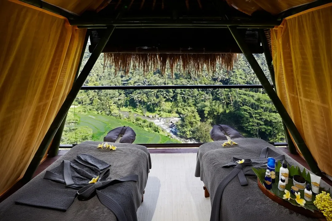 Couples suite with a valley view at Mango Tree Spa