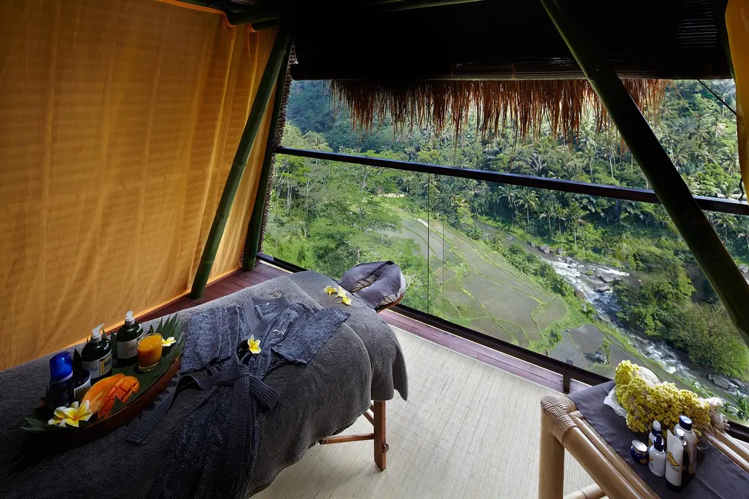 Single spa bed with rice terrace and river view